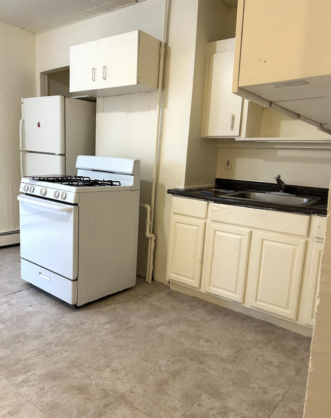 Building Photo - 200 London St Unit 2 Rental