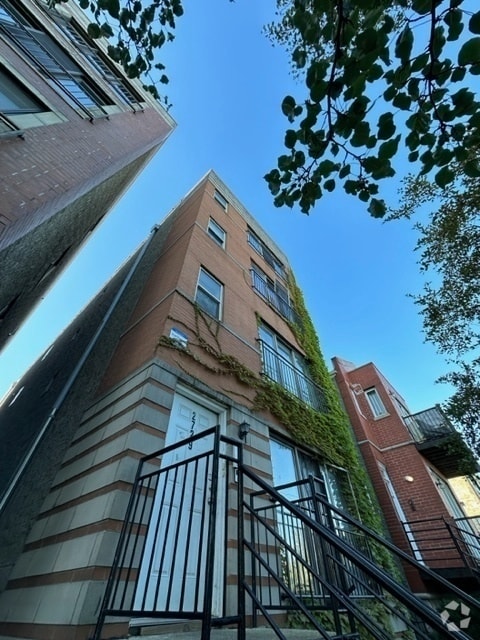 Building Photo - 2729 W Congress Pkwy Rental