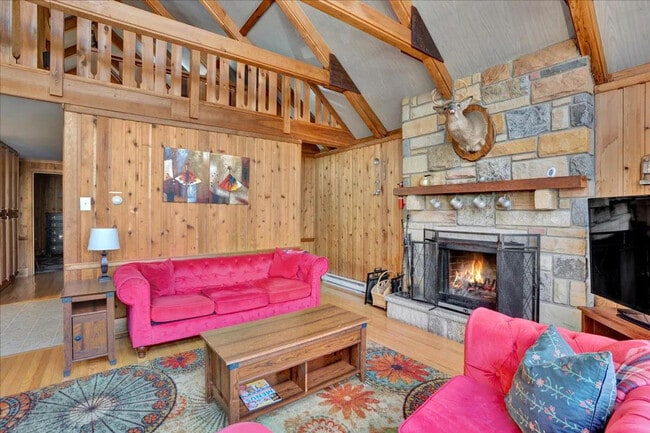 Building Photo - 1046 Maple Dr Unit ID1308911P Rental