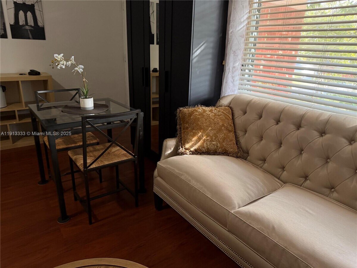 Photo - 2633 NE 32nd St Unit 1-2