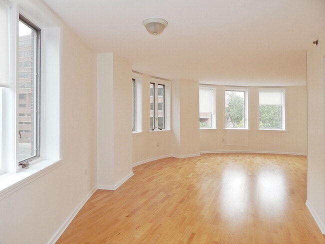 Building Photo - 10 Rogers St Unit 401