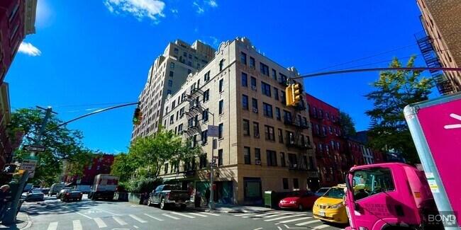 Building Photo - 218 W 10th St Unit 4E Rental
