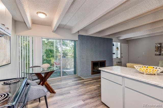 Dining area - 2401 S Gaylord St Unit 301