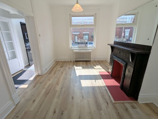 Building Photo - 4 Bedroom 1 Bathroom Single Family Home in...
