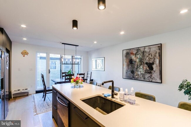 Photo - 1705 Annin St