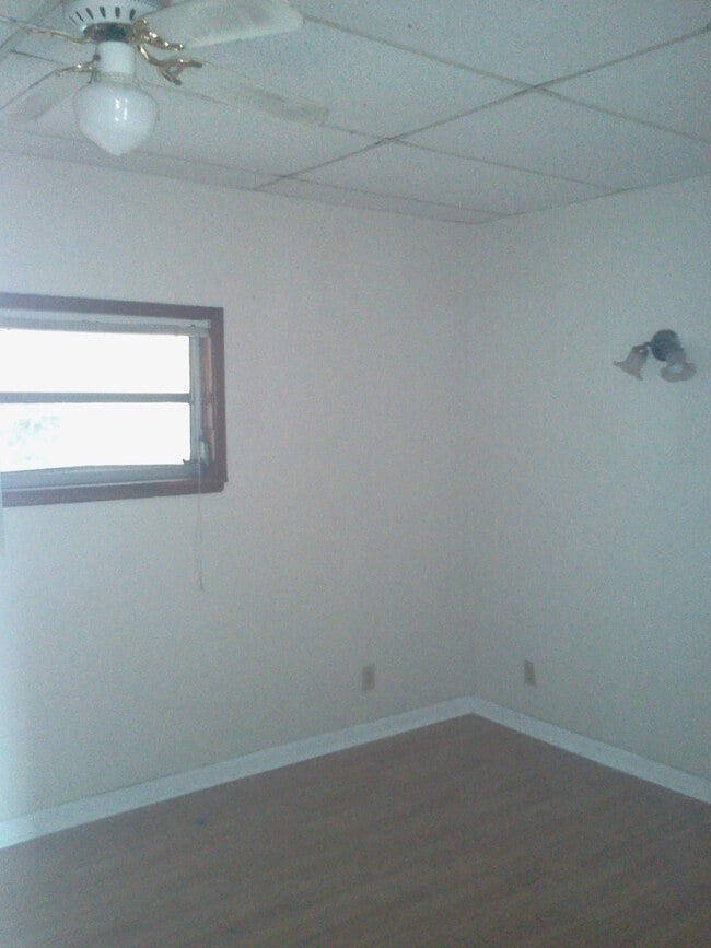 Photo - Cute 2BR/1BA Home w/Carport, Sun Room, Large Backyard, & Detached Utility Shed