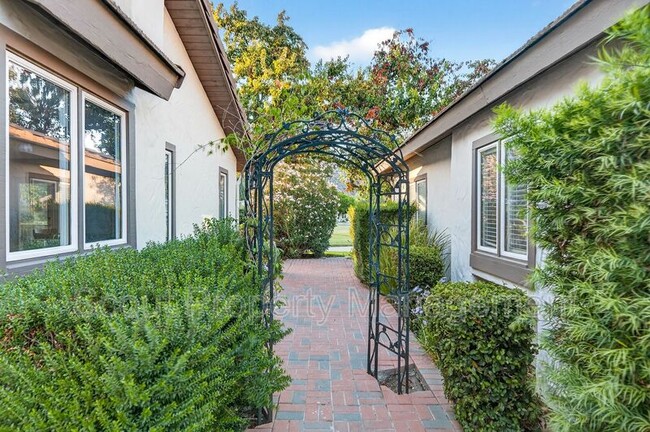 Photo - 38285 Oaktree Loop