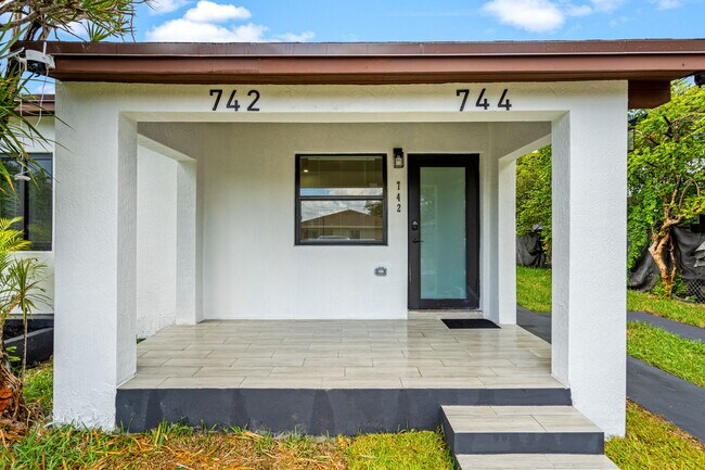 Photo - 742 NW 70th St Unidad 742 NW 70 ST