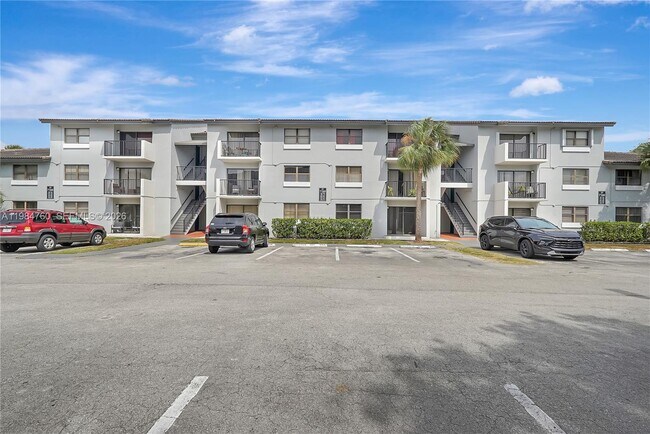 Building Photo - 7160 NW 179th St Unit 211