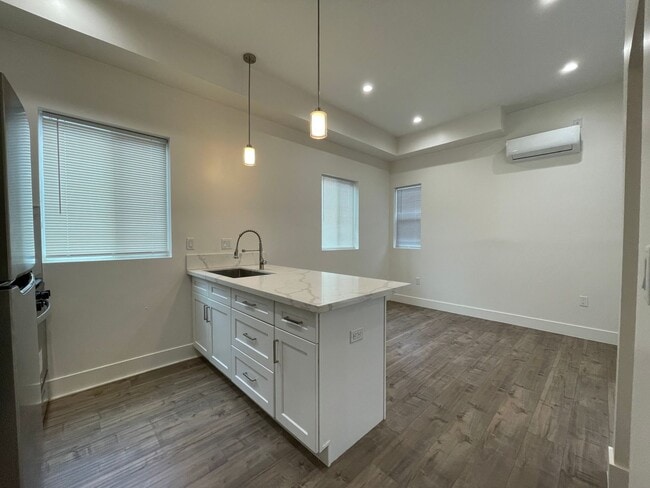 Photo - Beautiful Newly Renovated  1 bd 1ba Near Melrose Place