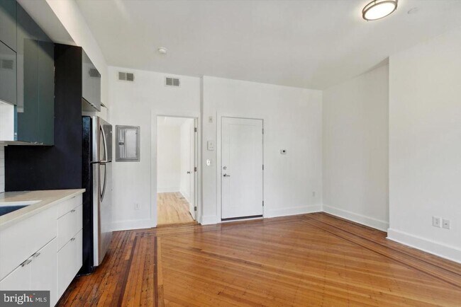 Photo - 4815 Chester Ave