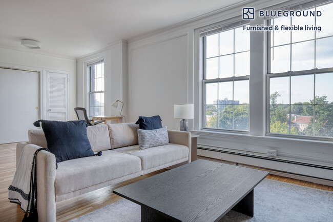 Building Photo - 1284 Beacon St Rental
