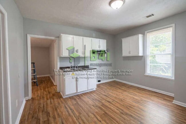 Photo - 560 Radcliff Ave