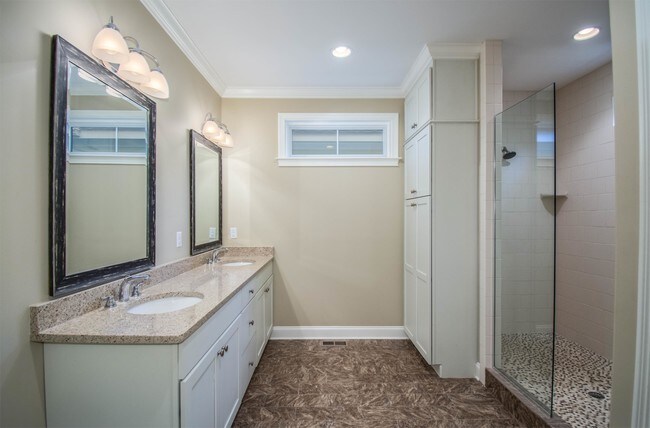 Photo - 215 Ivy Gate Ln