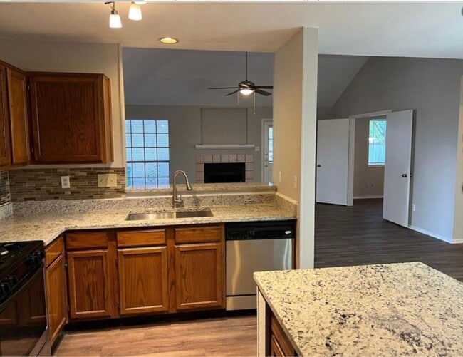 Photo - PRELEASING FOR FEBRUARY! 4 Bedroom near Tesla!