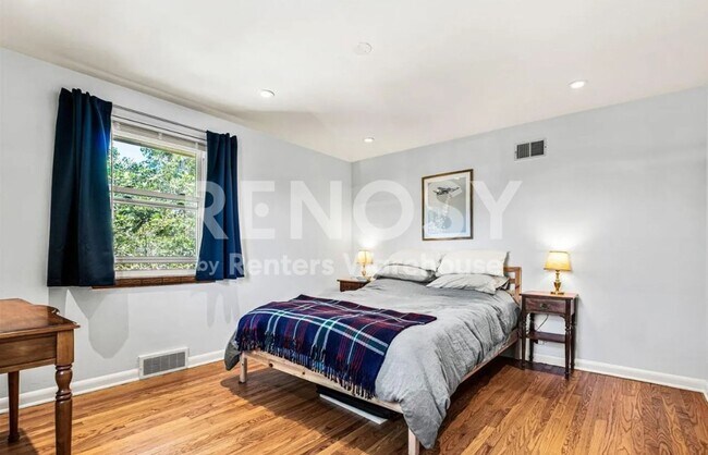 Photo - 1535 Hudson St