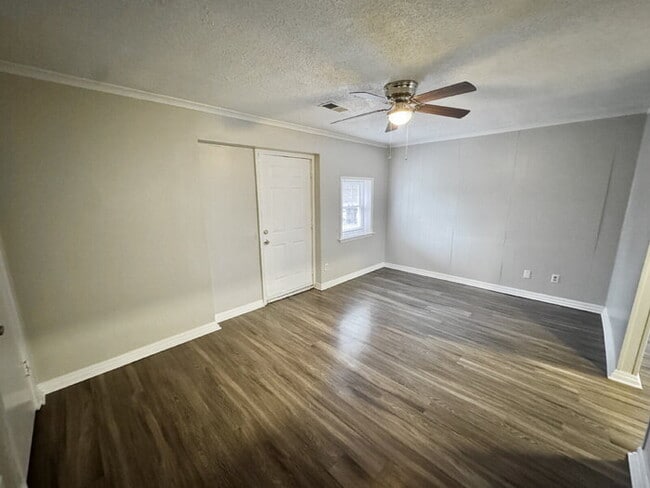 Photo - 4130 Pikes Peak Ave