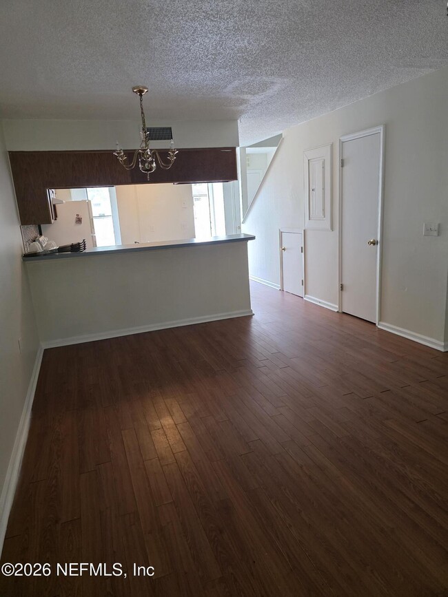 Photo - 4641 Barnes Rd S