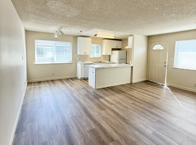 Photo - 2120 Chrysler Dr