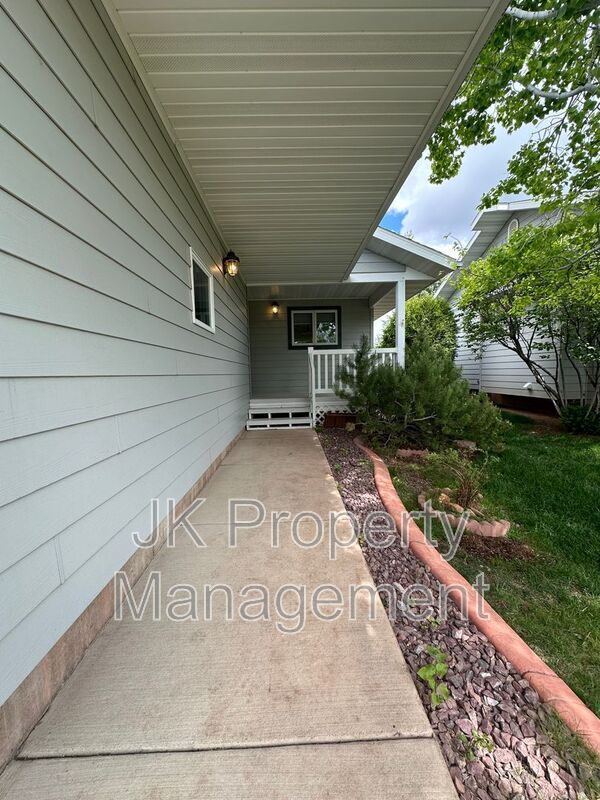 3209 Wild Rose Ln