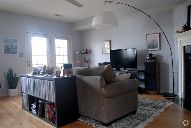 Building Photo - 1357 N Artesian Ave Unit 2 Rental