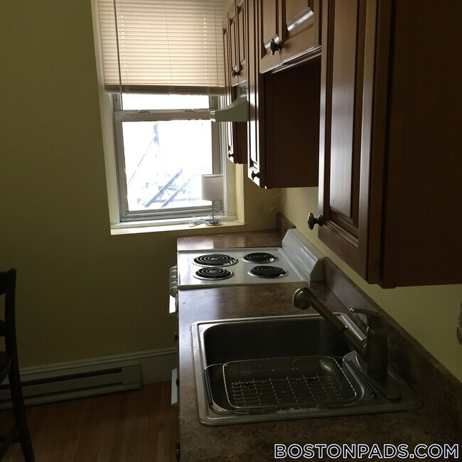 Building Photo - 55 Park Dr