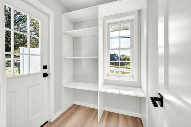 Photo - 670 E Main St