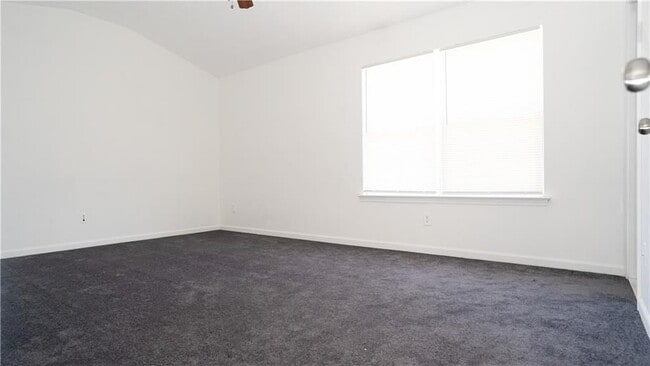 Photo - 605 Chase Ln