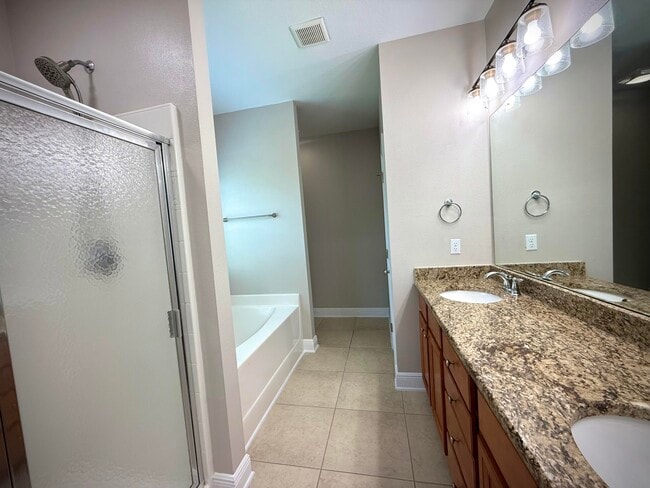 Photo - 399 Pin Oak Loop House