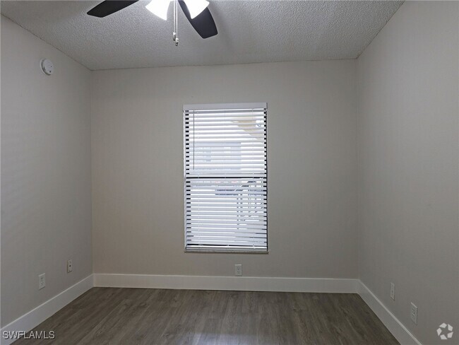 Building Photo - 5323 Summerlin Rd Unit 2306 Rental