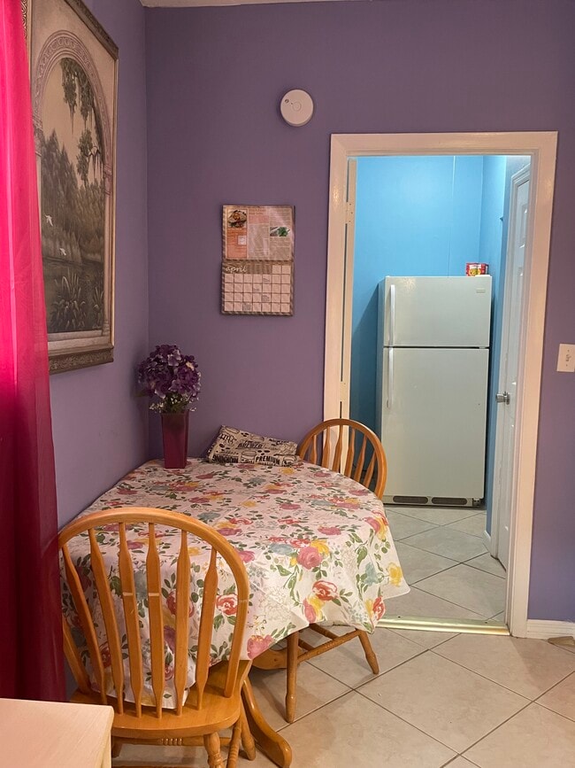 Building Photo - 20300 SW 116th Ave Unit Studio