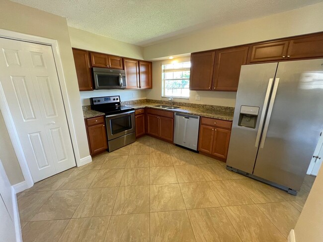 ANNUAL RENTAL - POINCIANA-2 BED-1 BATH - ANNUAL RENTAL - POINCIANA-2 BED-1 BATH Unit O7