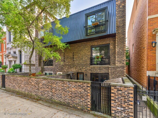Photo - 1929 N Mohawk St Townhome