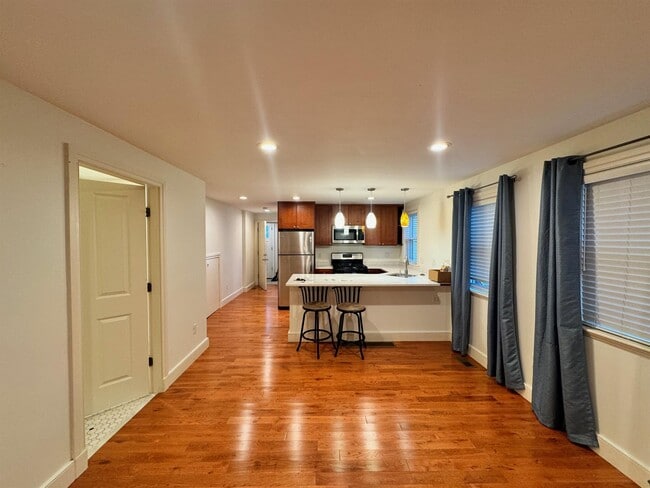Building Photo - 50 Spring St Unit 1