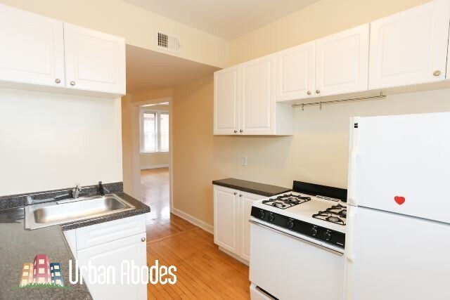 Photo - 533 W Aldine Unit A00C