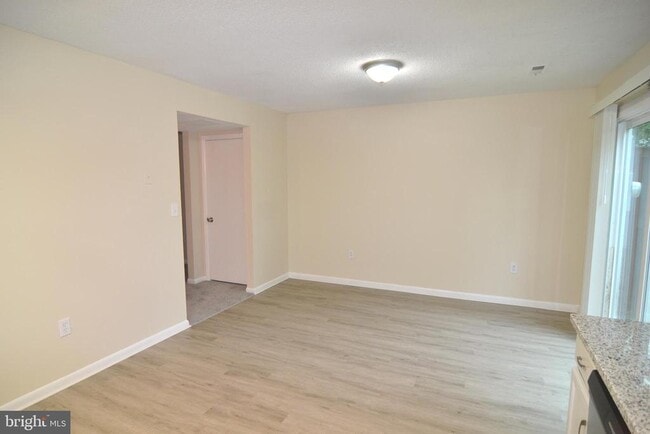 Photo - 21632 Shangri-La Wy