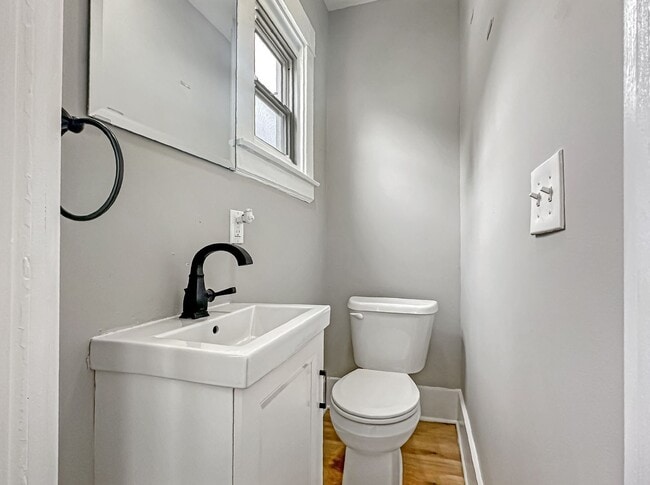 Photo - 851 Oakdale St SE