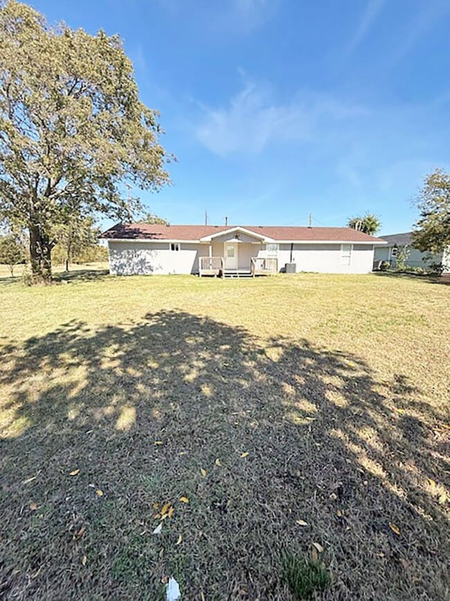 Building Photo - Nice 3 Bdrm 1 Bath Home in Gunter Texas