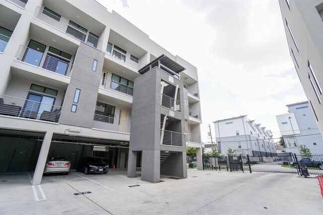 Building Photo - 2401 Crawford St Unit A112