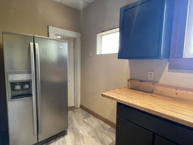 420 College St Unit C
