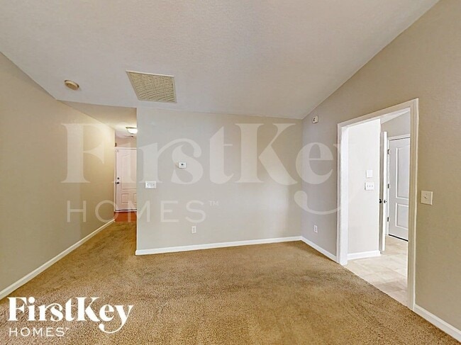 Photo - 355 Lakeside Point