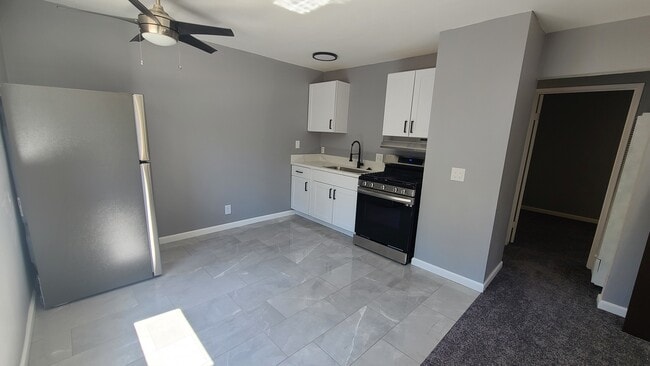 Building Photo - 4033 5th St Unit B
