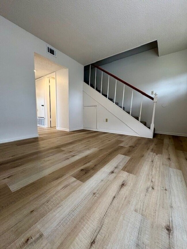 Photo - 5505-5507 Tennyson Unit 5505 Tennyson