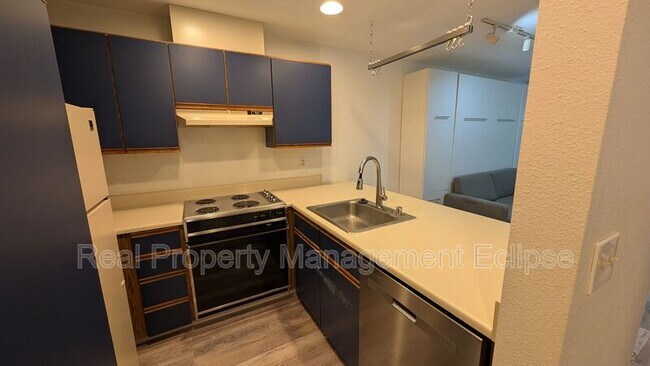 Photo - 211 Summit Ave E Unidad S-212