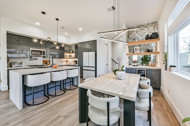 Building Photo - 4211 Nichols St