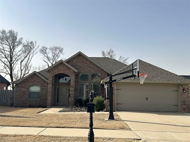 Building Photo - 910 Sunset Ln