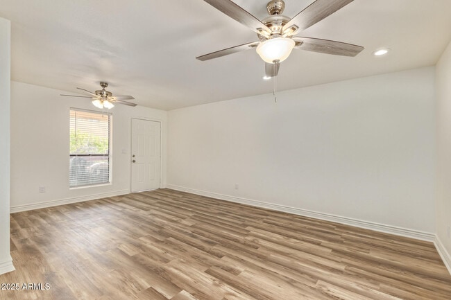 Photo - 3131 W Cochise Dr Unit 252