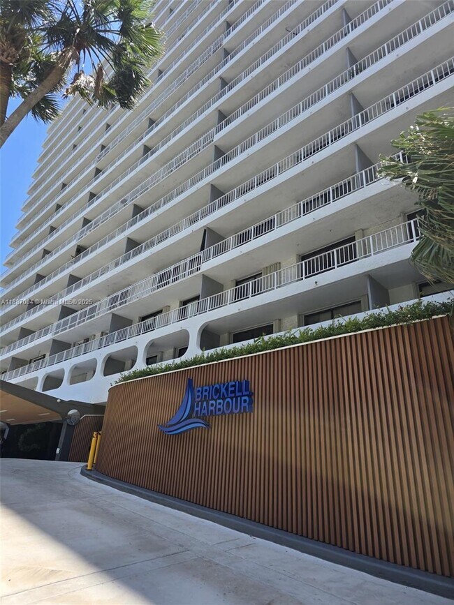Photo - 200 SE 15th Rd Unidad 6B
