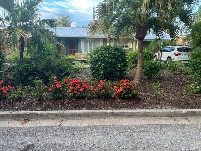 Building Photo - 2216 Hibiscus St Unit 2216 Rental