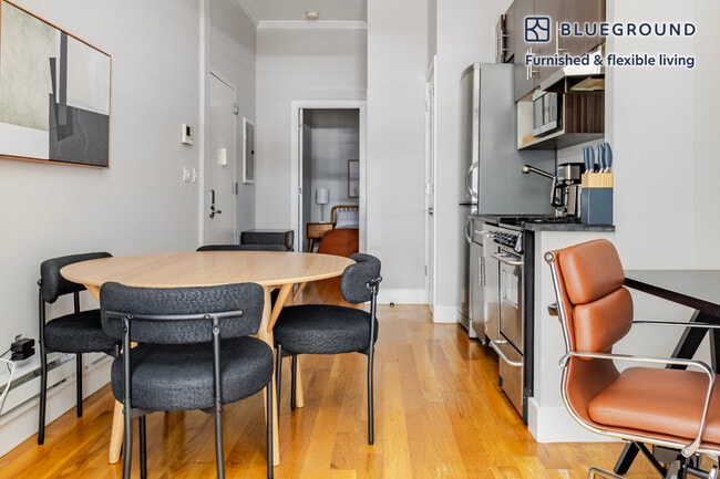 Photo - 515 W 47th St Unidad FL1-ID1875